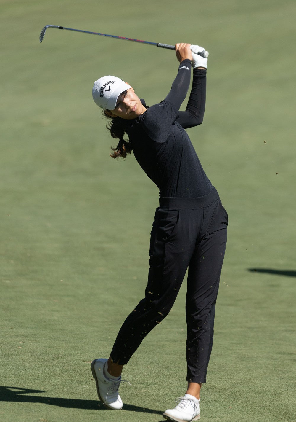 Golfer wearing Sta-Cool UPF 50+ sports sun shawl on the course